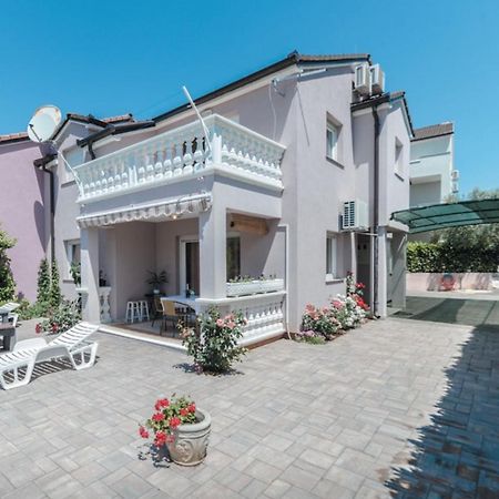 Zsa Zsa Holiday Home 스리마 외부 사진